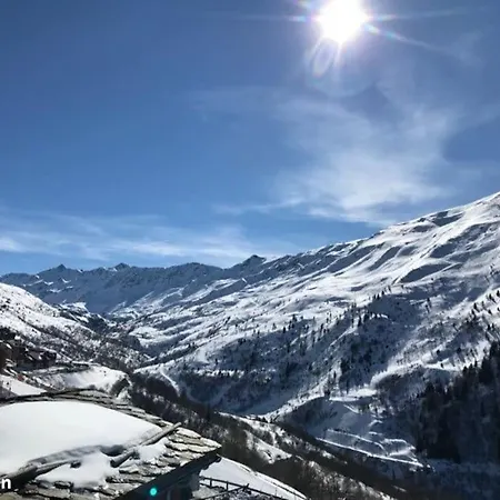 Chalet De Montagne En Bord De Piste