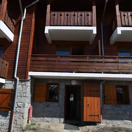 Chalet De Montagne En Bord De Piste